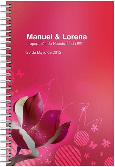 las hojas las eh cogido blancas totalmente para ir pegando tambi&eacute;n un poquito de todo lo que a gamos como un diario !!!!!! entrada a la feria de las 1001 bodas, tiques de compras etc..etc...