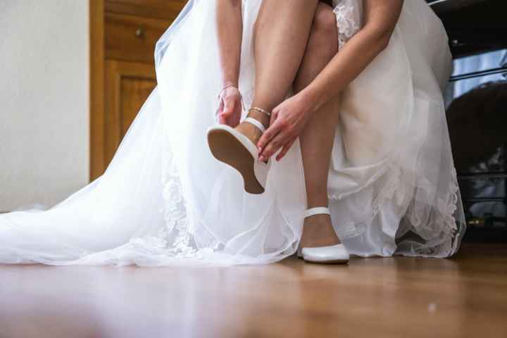 Enseña tus zapatos. - 2