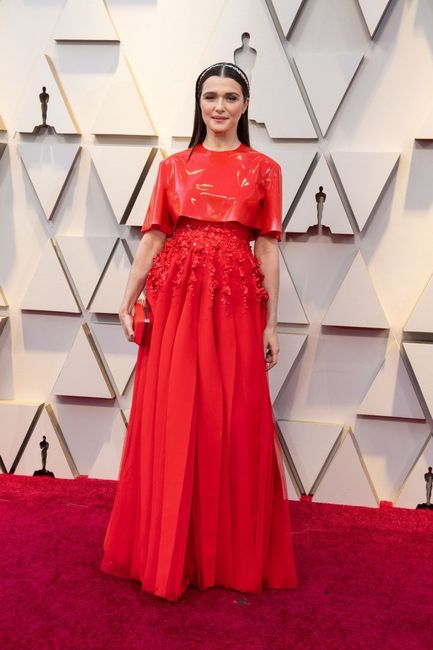 Rachel Weisz, con vestido coral de Givenchy