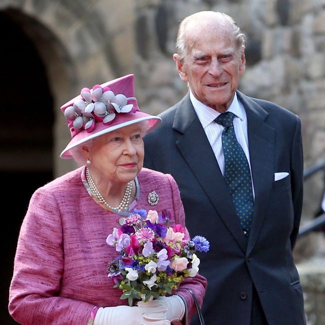 ¡La reina Isabell II y Felipe de Edimburgo celebran sus 72 años de aniversario! 💍 1