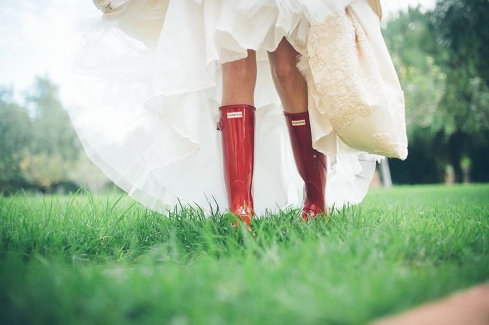 Si tu boda fuera pasada por agua, ¿te pondrías este calzado? 😏 1