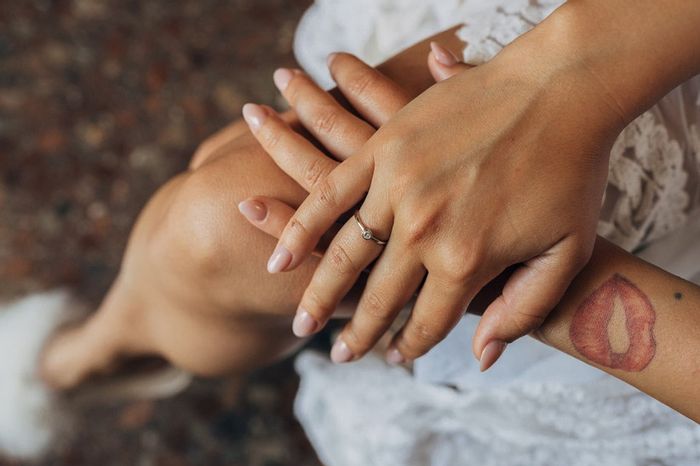 Si hoy te casaras... ¿De qué color sería tu manicura? 😏 1