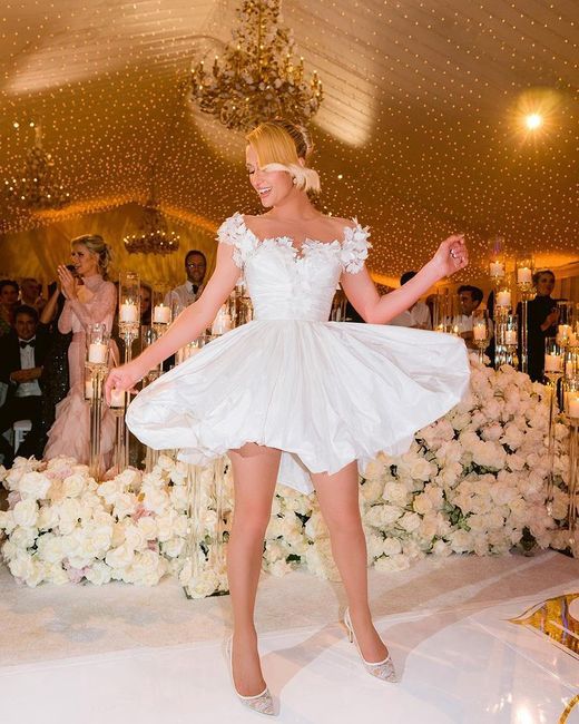 Paris Hilton usó 4 vestidos en su boda: ¡ACÁ te los muestro!👇 4