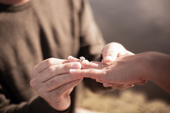 ¿Cuántas veces al día miras tu anillo de pedida? 💍 1