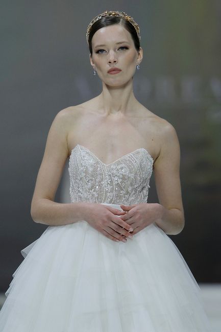 Barcelona Bridal Fashion Week: ¡10 escotes de infarto que te enamorarán! ❤️ 3