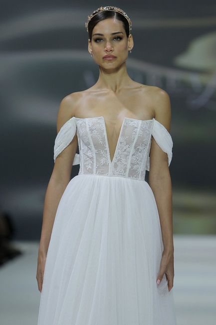 Barcelona Bridal Fashion Week: ¡10 escotes de infarto que te enamorarán! ❤️ 4