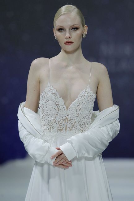 Barcelona Bridal Fashion Week: ¡10 escotes de infarto que te enamorarán! ❤️ 9