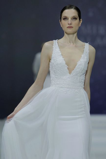 Barcelona Bridal Fashion Week: ¡10 escotes de infarto que te enamorarán! ❤️ 10