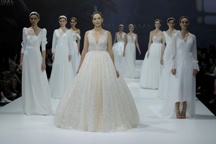 Barcelona Bridal Fashion Week: ¡10 escotes de infarto que te enamorarán! ❤️ 2