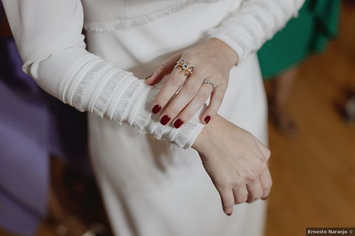¿Manicura roja tanto para novias como invitadas? 💅 1