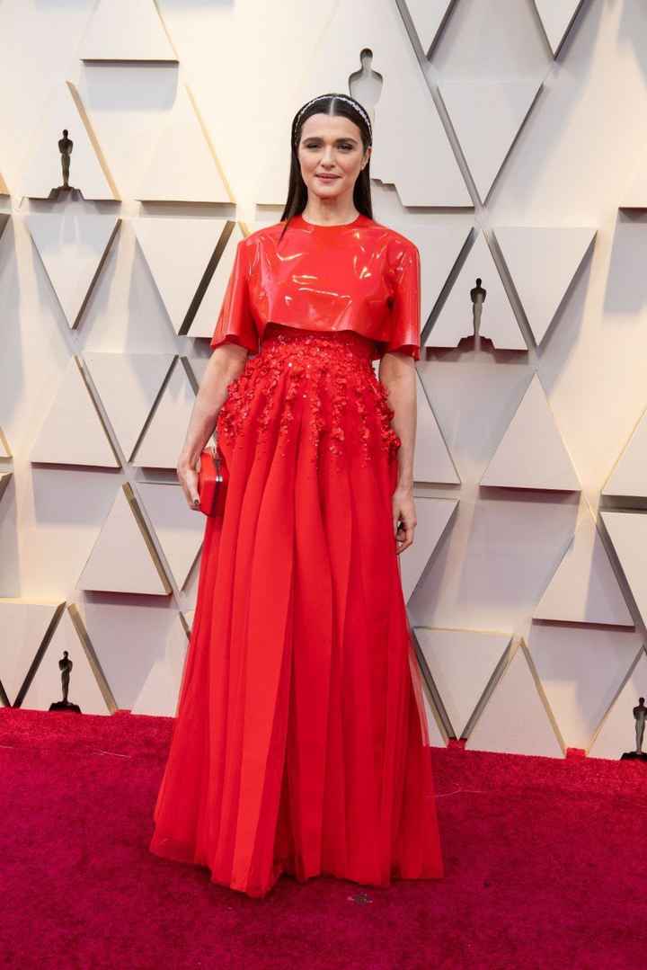 Rachel Weisz, con vestido coral de Givenchy