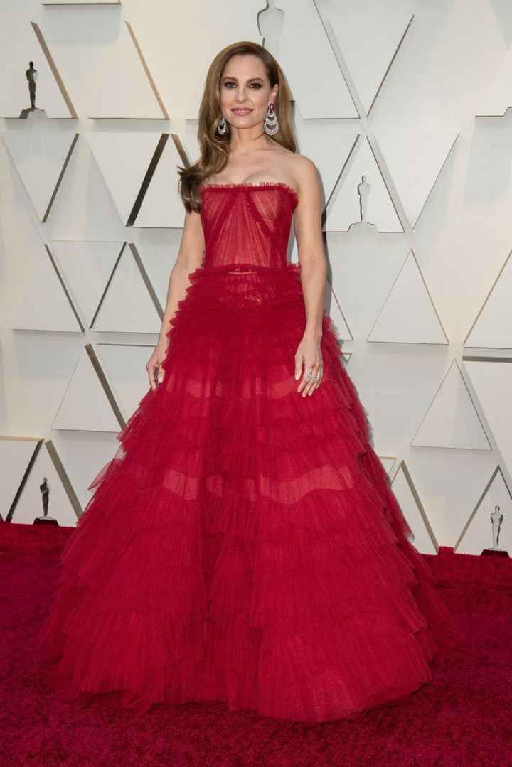 Marina de Tavira acaparó todas las miradas con espectacular un vestido rojo de J. Mendel