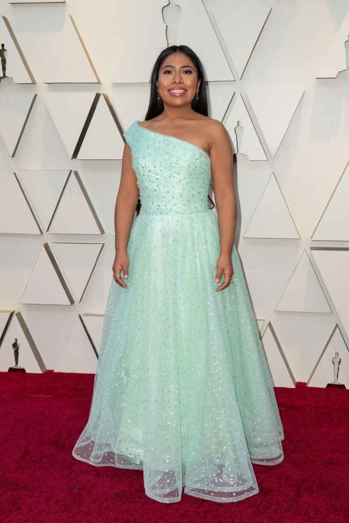 Yalitza Aparicio con vestido de corte A asimétrico de Rodarte