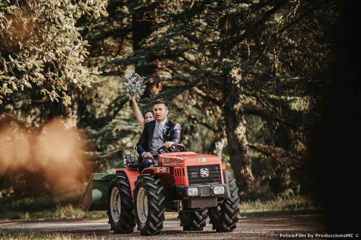 ¿Llegarías en TRACTOR a la ceremonia? 😎 - 1