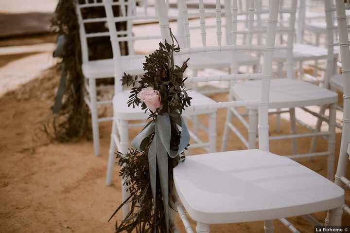 ¿Flores para las sillas de la ceremonia? 🌸 - 1