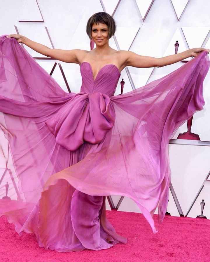 Premios Oscar 2021: ¡No te pierdas los mejores looks aquí! 👗 - 7