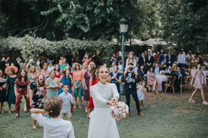 Si lanzases tu ramo: ¿se formaría mucho corrillo alrededor? 💐 - 1