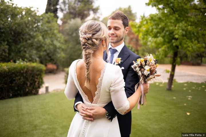 ¿Tu estilo de novia es informal? Luce una trenza deshecha en la boda ❤️ - 1