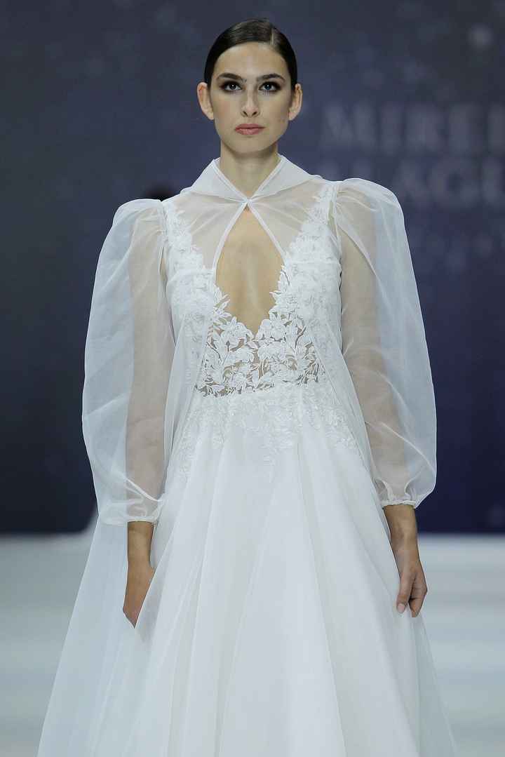 Barcelona Bridal Fashion Week: ¡10 escotes de infarto que te enamorarán! ❤️ - 10