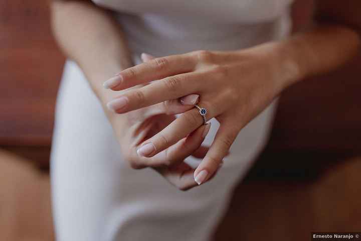 ¡Comenta si tu anillo de pedida se parece o no al de Cris! 💍 - 1