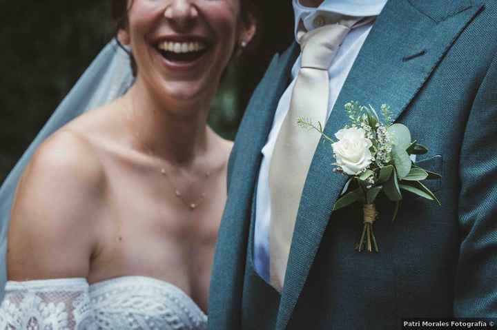 ¿Le añadirás un prendido a la americana de tu traje? 💐 - 1