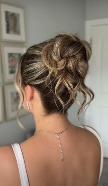 💫 Moños para bodas del 2026: el peinado estrella que nunca pasa de moda - 1