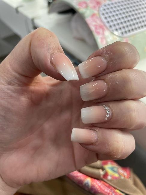 ¿Qué manicuras son más TOP para ir de invitada a una boda? Comparte tus colores aquí 👇 2