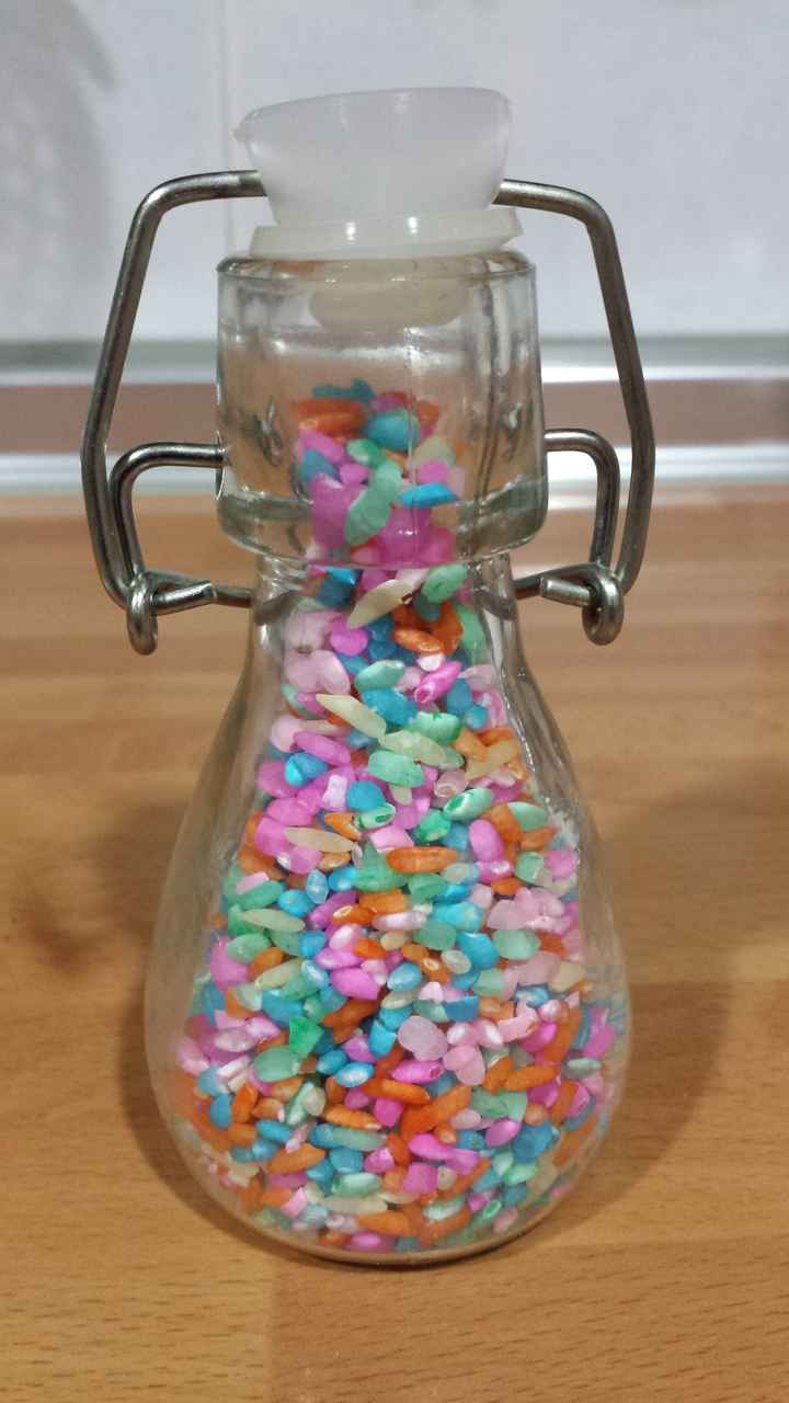 Botellitas de arroz multicolor