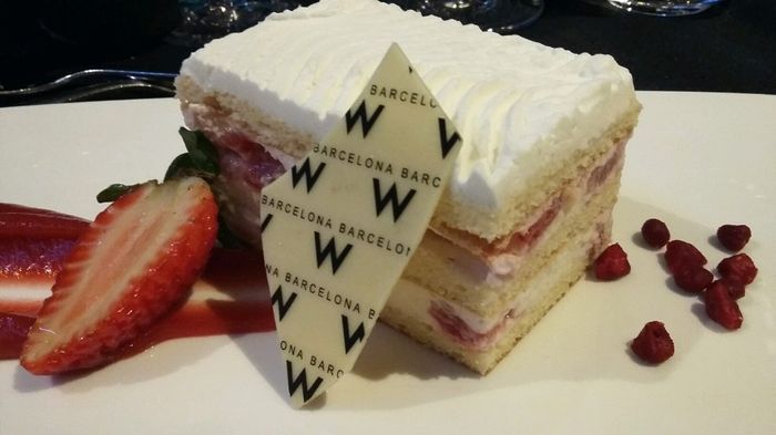 Tarta de vainilla y crema, postre.