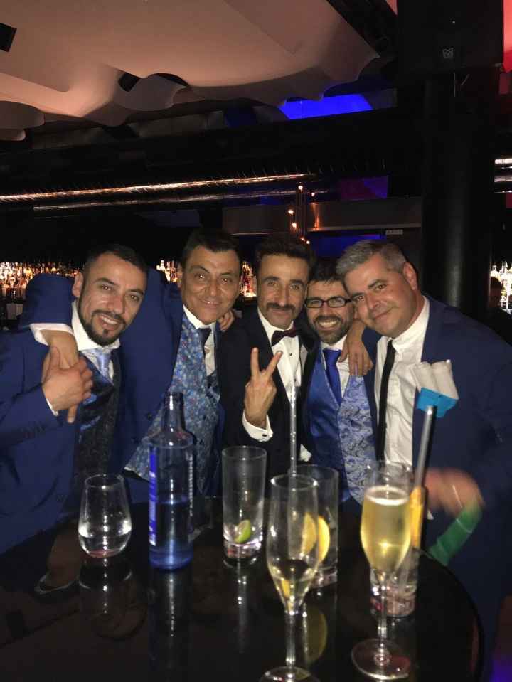 En azul, acabando la fiesta.