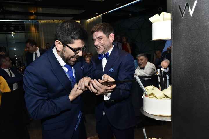 Cortando la tarta.