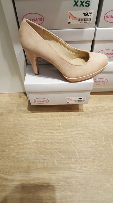 Ayuda con los zapatos de novia - 1