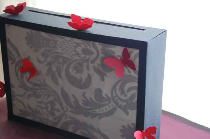 Cajota con mariposas