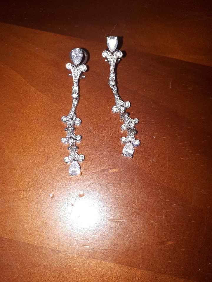 Ayuda: Pendientes y collar para este tocado - 1
