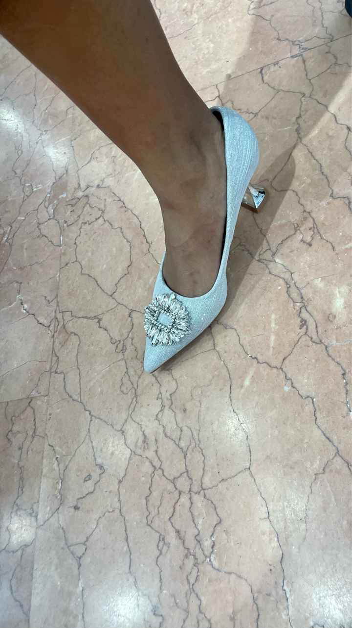 64 dias faltan y ya tengo uno de los zapatos que pedi🥰 cogi este y unas cuñas como me caso en la pla