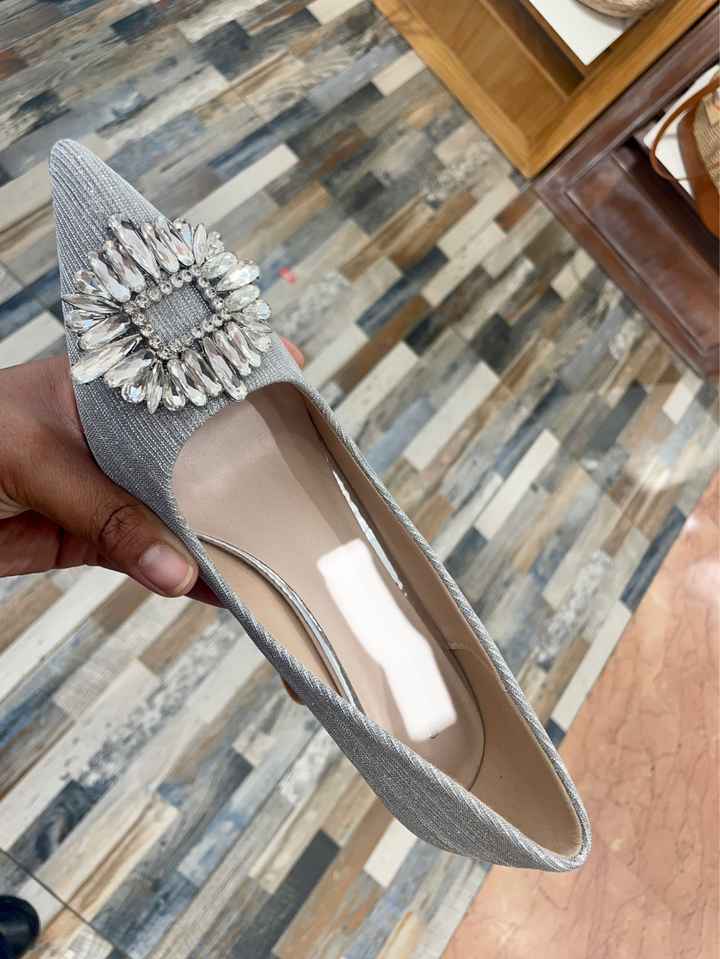 64 dias faltan y ya tengo uno de los zapatos que pedi🥰 cogi este y unas cuñas como me caso en la pla