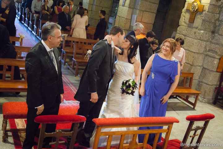 Nuestro primer beso de casados
