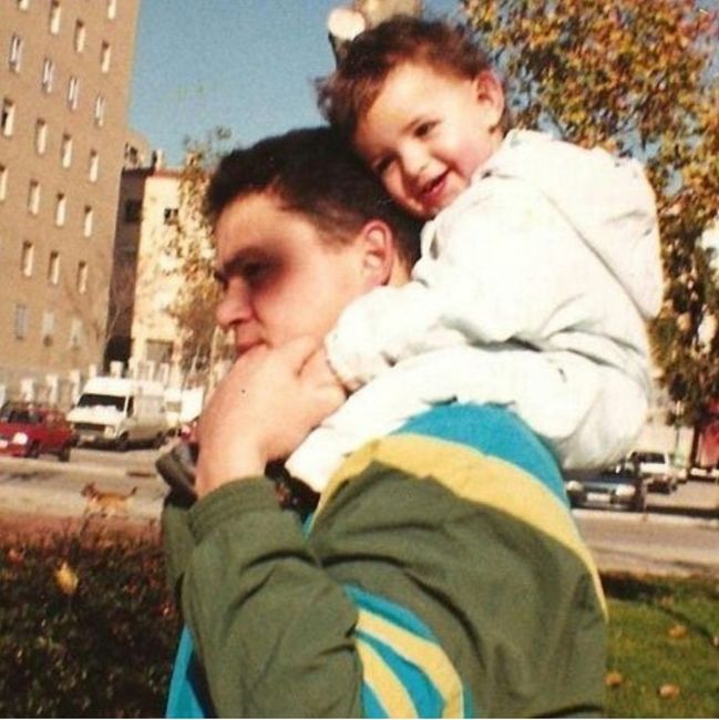 Hoy toca volver al pasado 🥰 ¿jugamos a enseñar una foto nuestra de cuando éramos pequeños? a veces volver a recordad esas épocas siempre nos saca una  6
