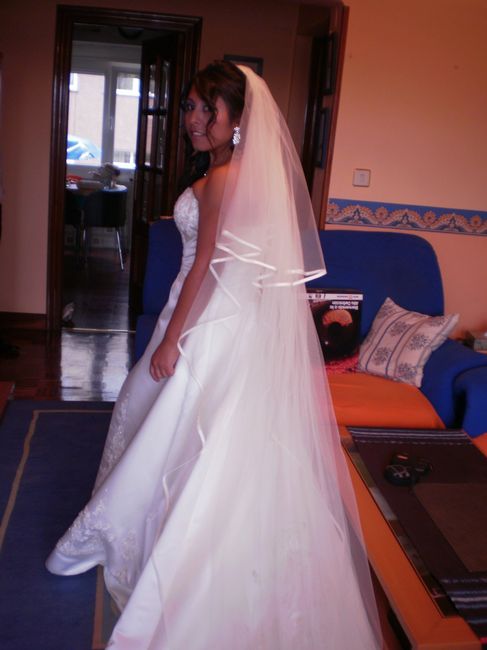 con velo  y la tiara 