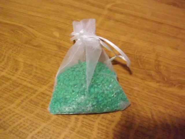 bolsa de organza con arroz verde