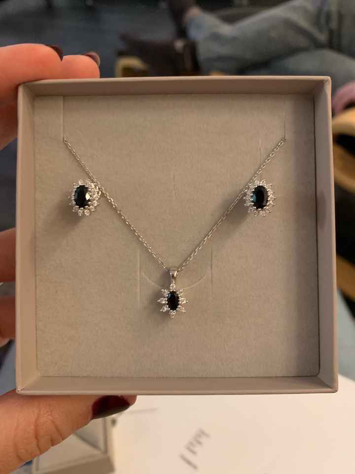 Joyas día B: os pondríais zafiros con diamantes o son muy oscuros? - 1