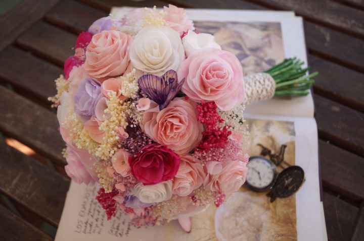 Ramos de novia con toques rosas - 1