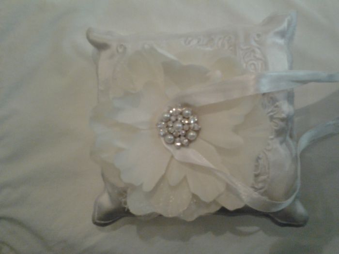 Cojín anillo flor. 