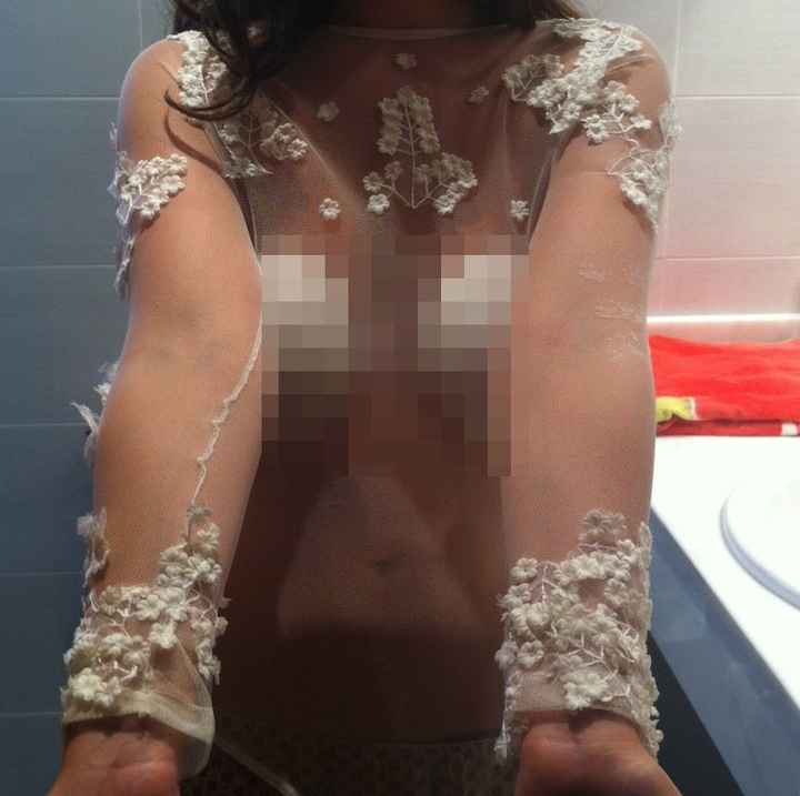 Acabado costuras, y "bordados" body Rosa Clara