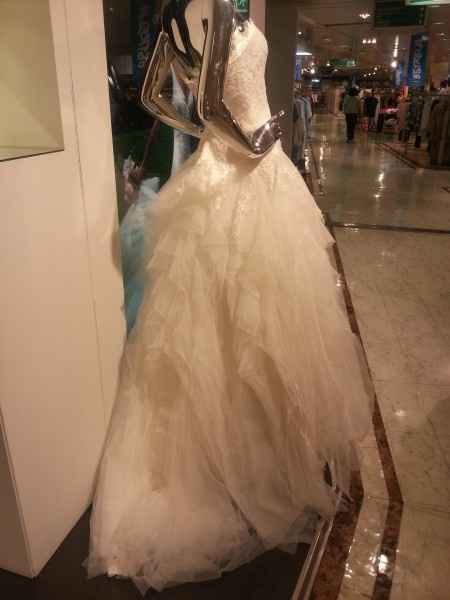 Llorar al ver un vestido de novia  - 2