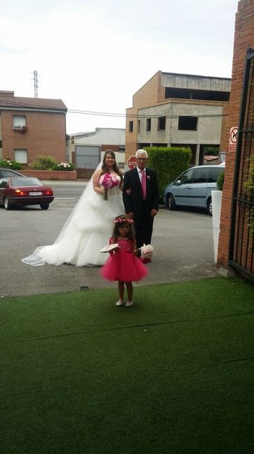 entrada novia padrino y niña
