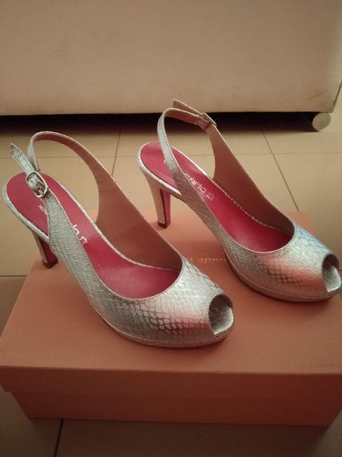 Elegir entre 2 zapatos - 3