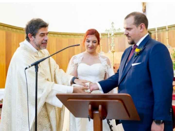 Hello me please, ¿en qué mano va el anillo? - 1