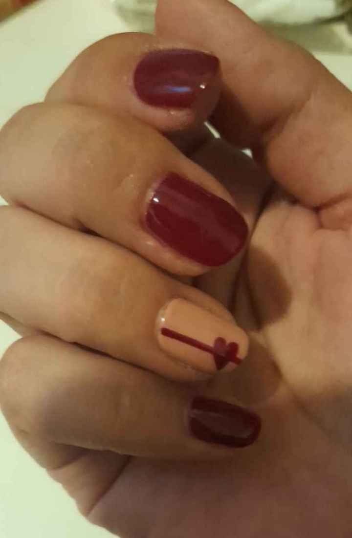 Alguien ha llevado las uñas oscuras? - 1
