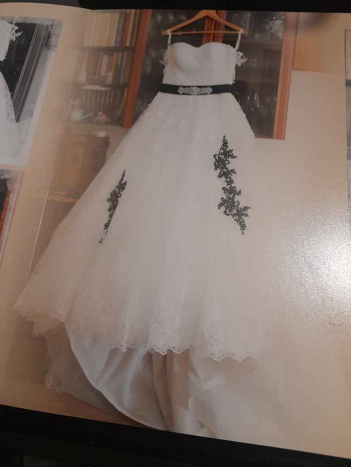 Nuestros vestidos colgados!! - 1